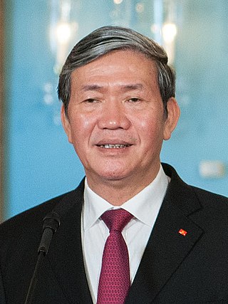 <span class="mw-page-title-main">Đinh Thế Huynh</span> Vietnamese politician and journalist