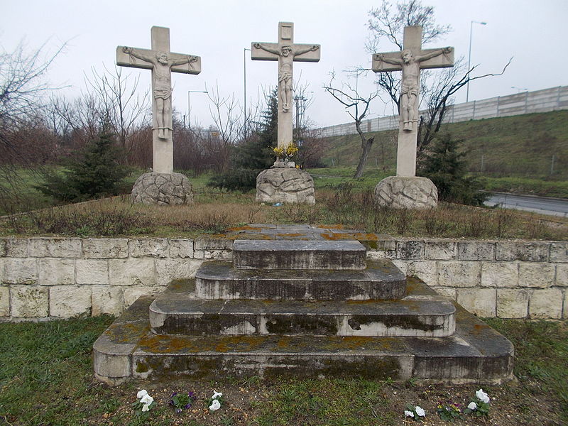 File:Nagytétény-Diósd Calvary. Three crosses.JPG
