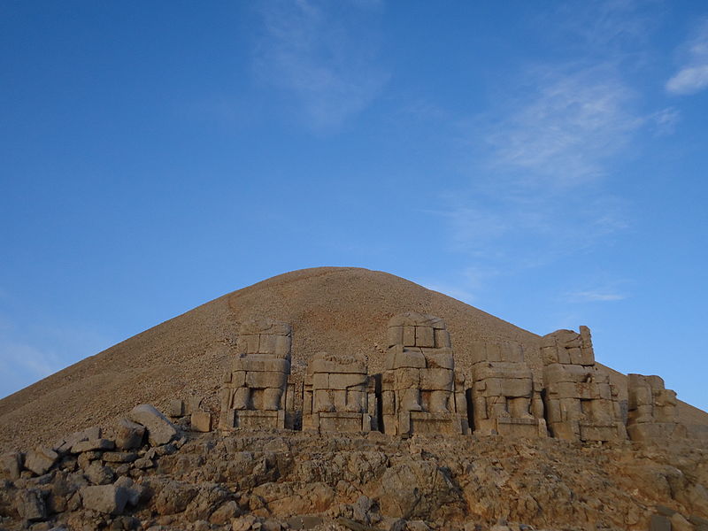 File:Nemrud Tumulus.JPG