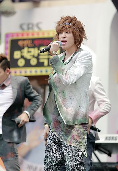 File:Niel at SBS Power FM's Day.jpg