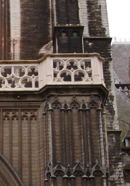 Gerestaureerde neogotische balustrade, Onze-Lieve-Vrouwekathedraal (Antwerpen)