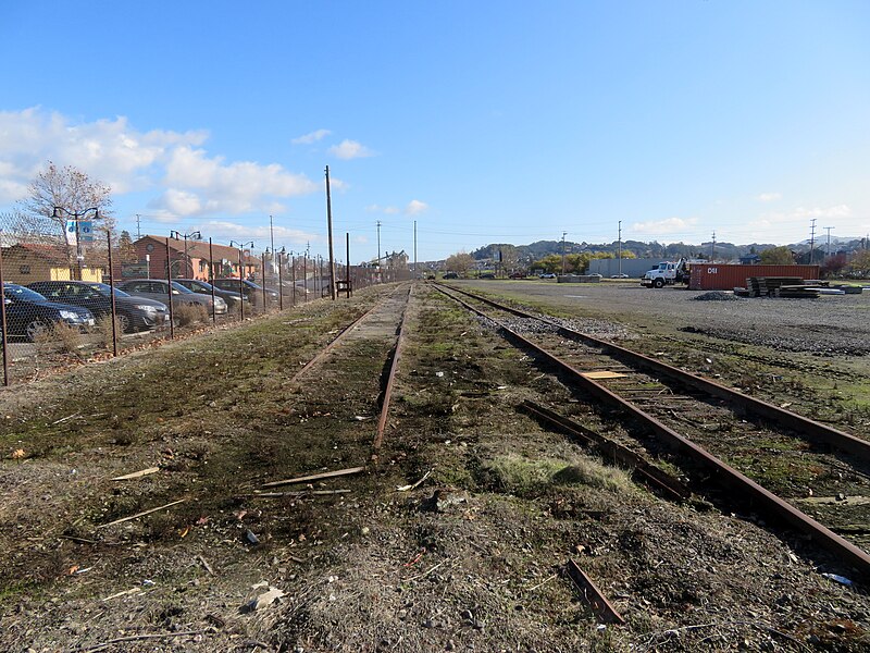 File:Old rail yard in Petaluma, December 2019.JPG