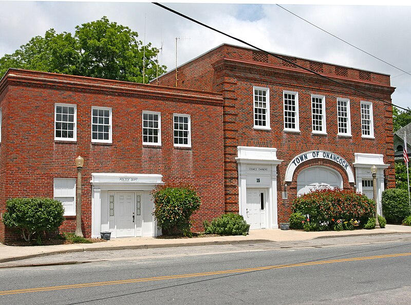 File:Onancock Virginia Town Hall and Police Station.jpg