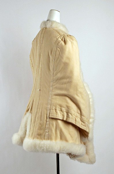 File:Opera cloak MET CI52.59 B.jpg