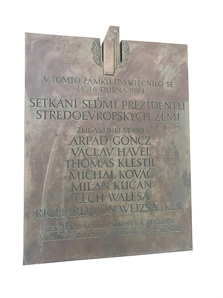 File:Overview of plaque of meeting of seven presidents in Litomyšl, Svitavy District.jpg
