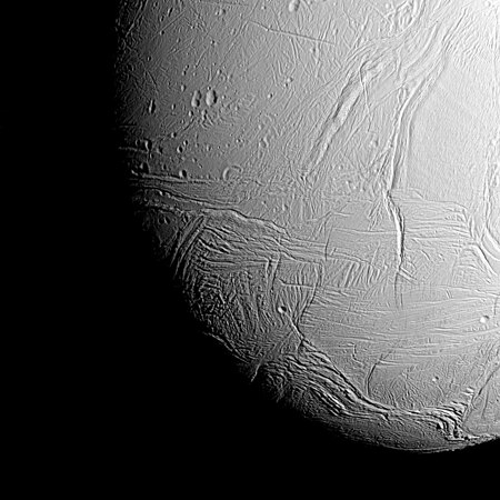 ไฟล์:PIA17203-SaturnMoon-Enceladus-BeforeFlyby-20151028.jpg