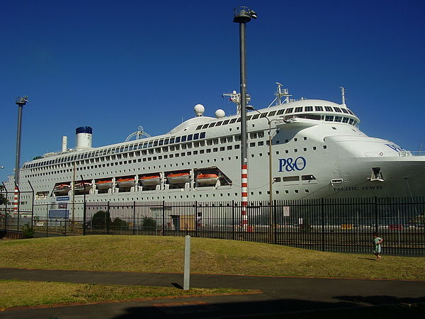 P&O's Pacific Jewel docked at White Bay Wharves in 2009