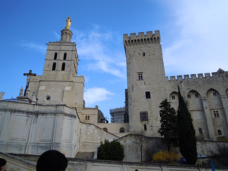 File:Palais des papes - Avignon.JPG
