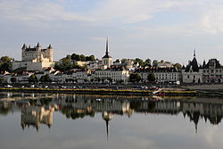 Floden Loire løber igennem Saumur.