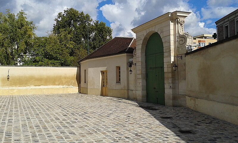 File:Pavillon Vendôme Clichy, Portail.jpg