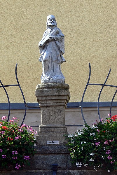 File:Peilstein - Gemeindebrunnen 3.jpg