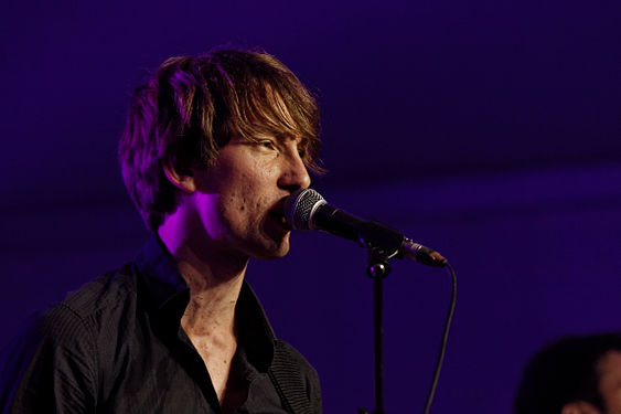 Julien Jaffres en concert à Quimper lors du festival de Cornouaille dans le Finistère, France, le 28 juillet 2012.