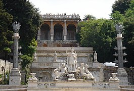 Fontaine de la déesse Rome, et escalier vers le Pincio et les jardins de la Villa Borghèse