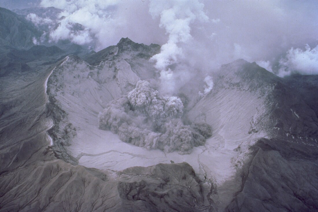 File:Pinatubo early eruption 1991.jpg