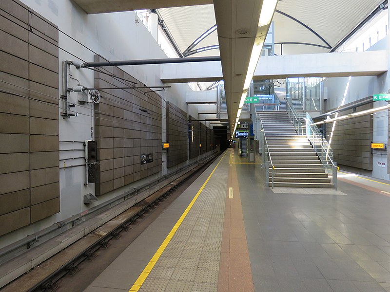 File:Platforms of the Elizabeth Quay railway station, December 2021 04.jpg