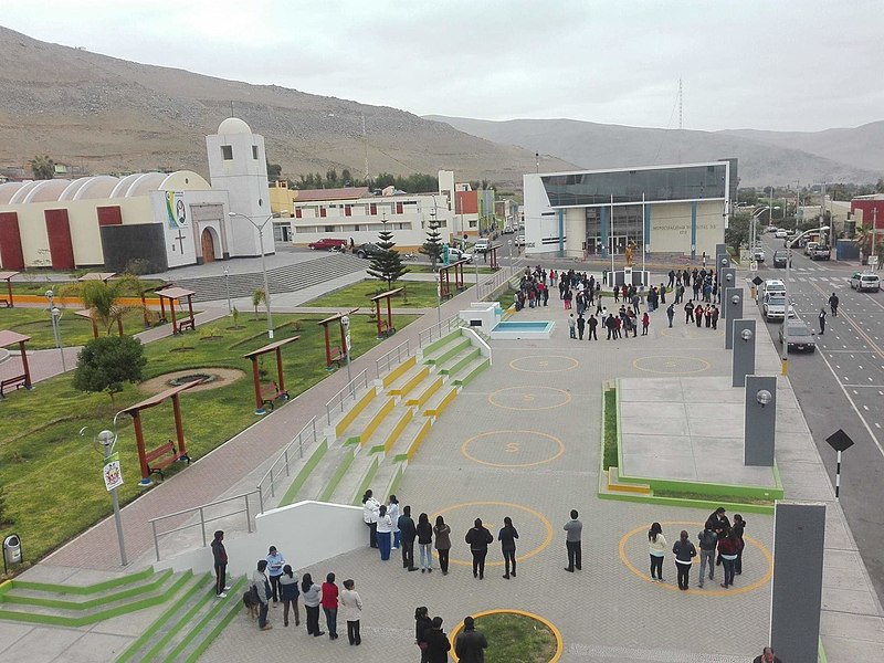 File:Plaza Mayor de Ite e iglesia de San José.jpg