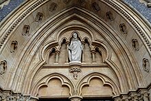 Detail on the south porch Porch on the Southern Side of Southwark Cathedral.jpg