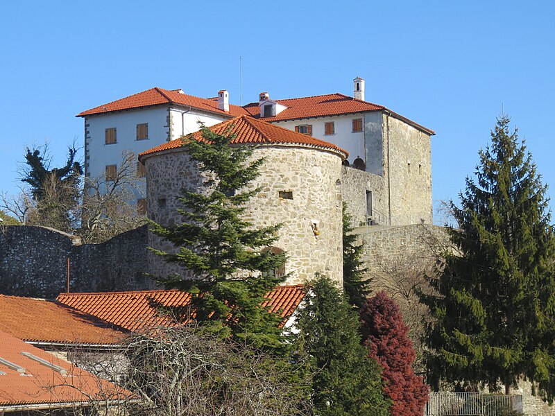 File:Prem Castle Slovenia 2.jpg