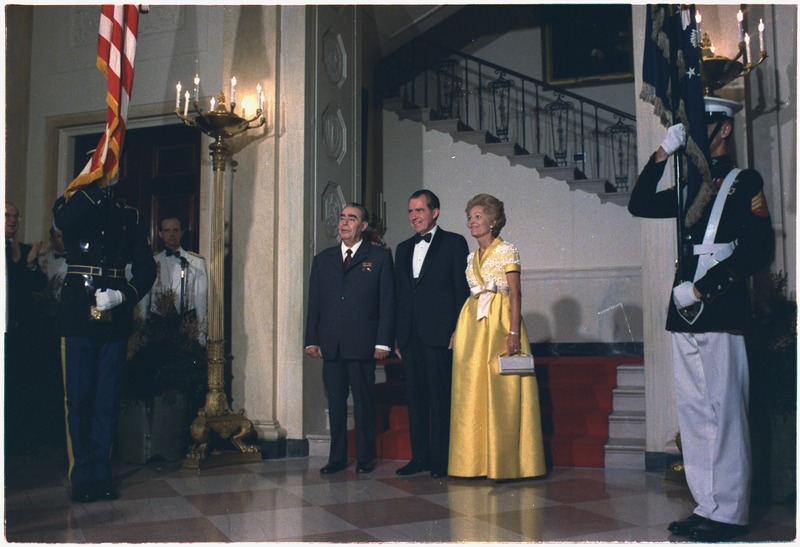 File:President and Mrs. Nixon and General Secretary Leonid Brezhnev of the Central Committee of the Communist Party of the... - NARA - 194515.tif
