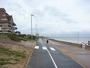 卡堡的一条海滨步行道