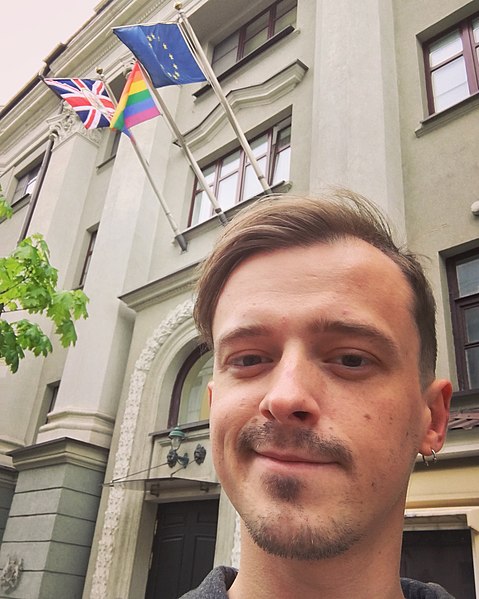 File:Rainbow flag in Minsk 17 May 2019.jpg