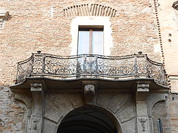 Garde-corps du balcon du Palazzo Ferniani.jpg