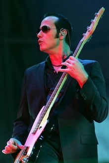 DeLeo performing with Stone Temple Pilots in May 2008