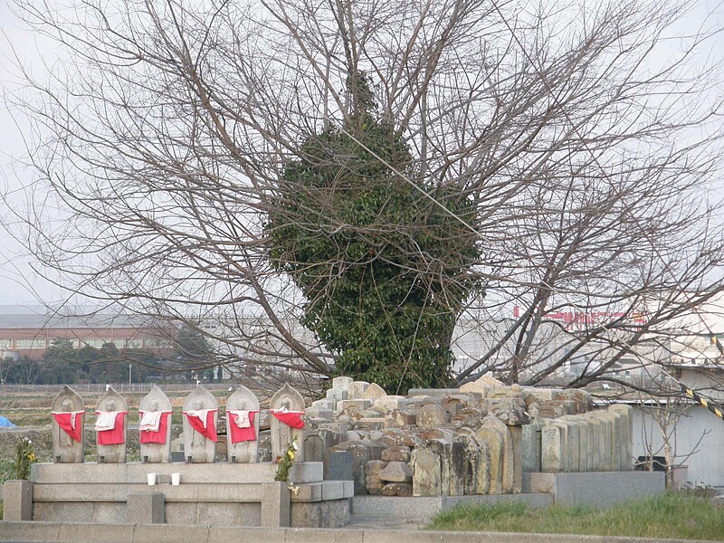 File:Roku-jizo 六地蔵と無縁仏 明石市 P3117491-2.JPG