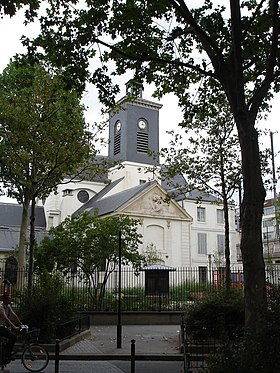 L'église Sainte-Marguerite vue depuis la rue Saint-Bernard. Le square Raoul-Nordling est visible devant l'édifice.