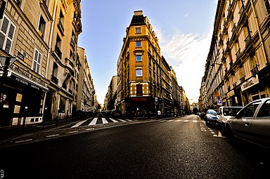 バティニョールとエピネット地区を走るモワンヌ通り及びギイ＝モケ通り (Rue des Moines / Rue Guy-Môquet)