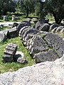 Restitution de colonnes abattues, Olympie, Grèce.
