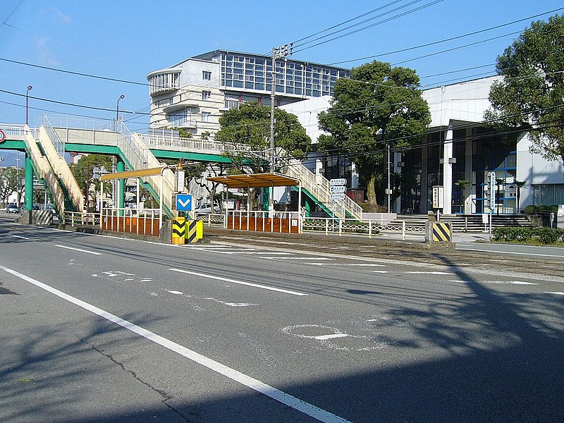 File:Sanbashi-dori 2-chome stop.jpg