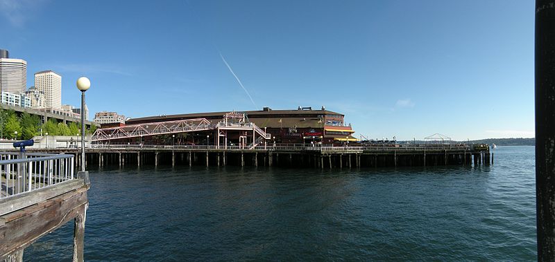 Seattle Ferris Wheel at Pier 57