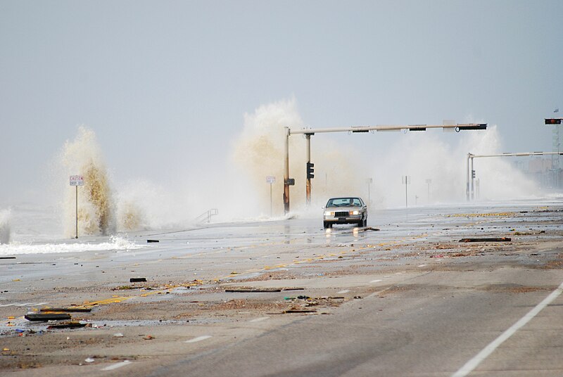 File:Seawall IKE 200 miles away (2950208001).jpg