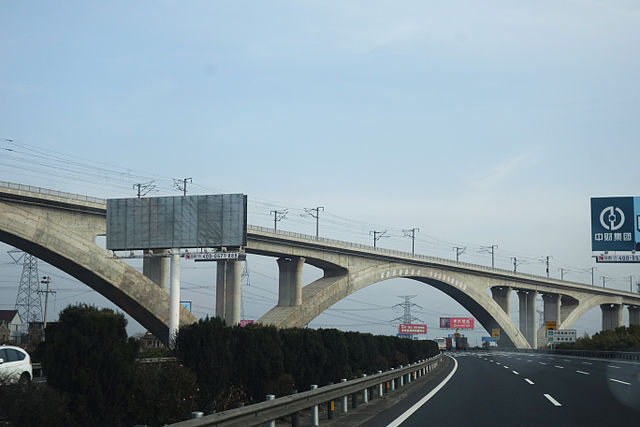 Viaduct carrying the Shanghai–Hangzhou high-speed railway