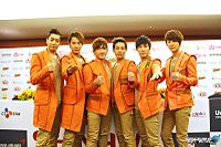 Shinhwa vuonna 2012 Singapore.jpg