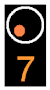 Signal principal présentant un feu orange et un 7 allumé en dessous