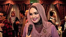 Fail:Siti Nurhaliza - Siti Nurhaliza Komen Desas-Desus Kehamilan.webm