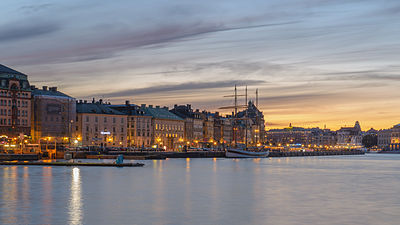 Skeppsbron dilihat dari Södermalm, Stockholm, Swedia.