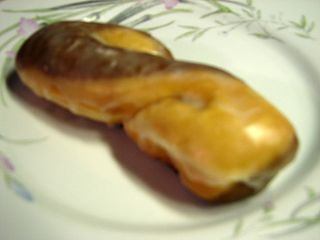 <span class="mw-page-title-main">Tiger tail donut</span> Dessert food