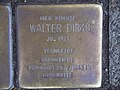 "Hier wohnte Walter Dirks, Jg. 1921, verhaftet, deportiert, ermordet 22.02.1943 in Auschwitz"