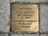 der Stolperstein für Mina Sommer vor dem Haus Ebereschenweg 16 in Ludwigshafen