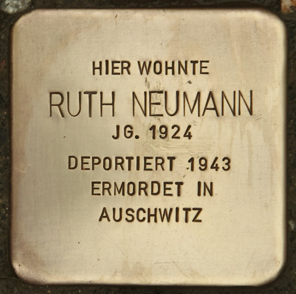 Stolperstein für Ruth Neumann (Woltersdorf).jpg