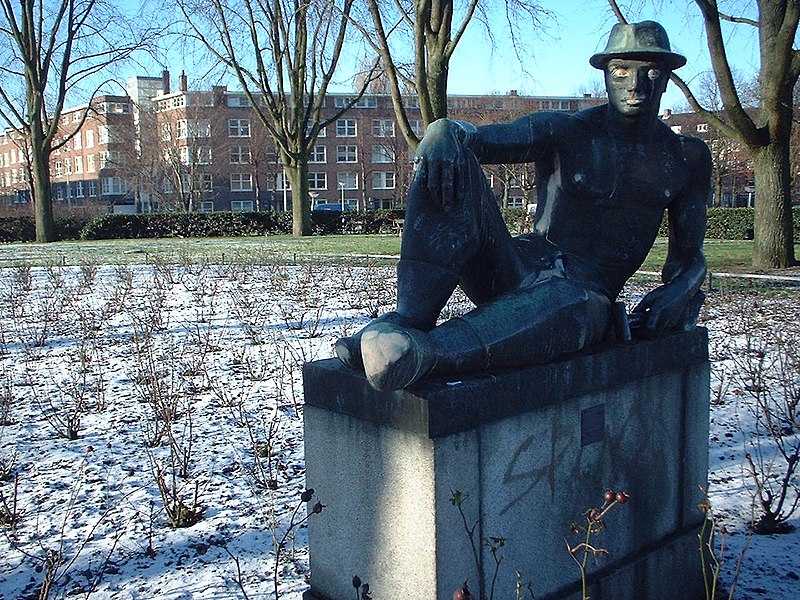 File:Strange statue (4511807120).jpg