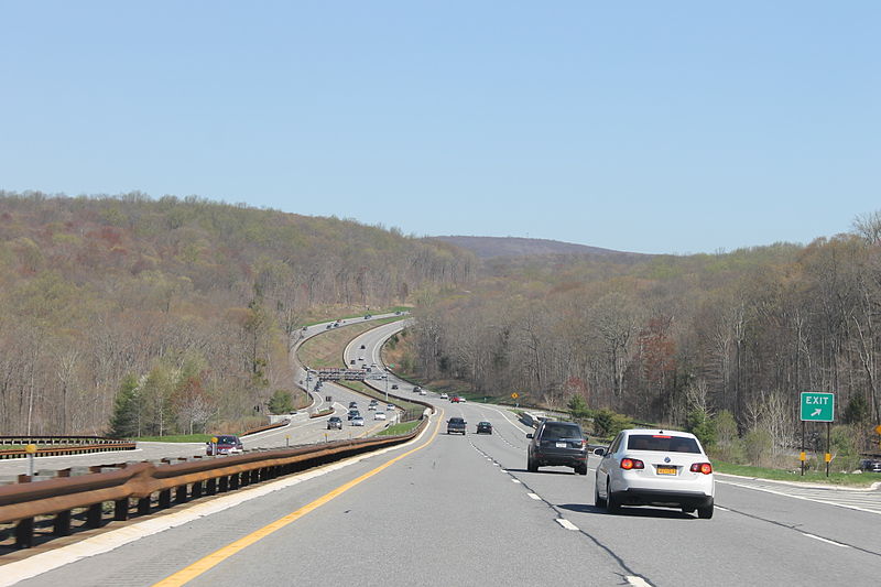 File:Taconic Parkway north of New York City IMG 5637.JPG