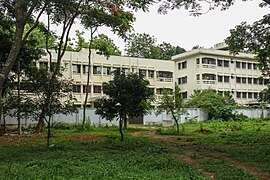 Teachers' dormitory, University of Chittagong (01).jpg