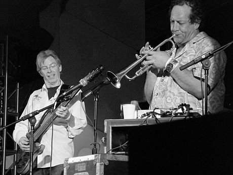 Phil Lesh (left) performing with TelStar in 2008