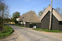 Strohgedeckte Scheunen bei Baconend Green - geograph.org.uk - 407200.jpg