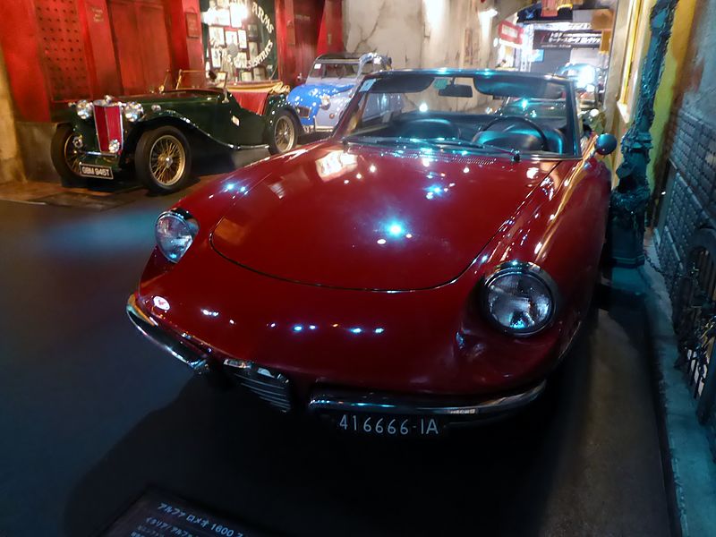 File:The frontview of 1966 Alfa Romeo 1600 Spider Duetto.JPG