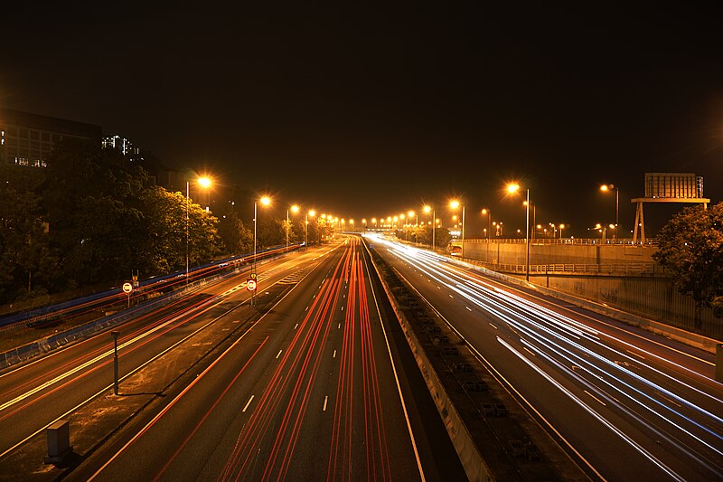 File:Tolo Highway at night (Street Light rays improved).jpg